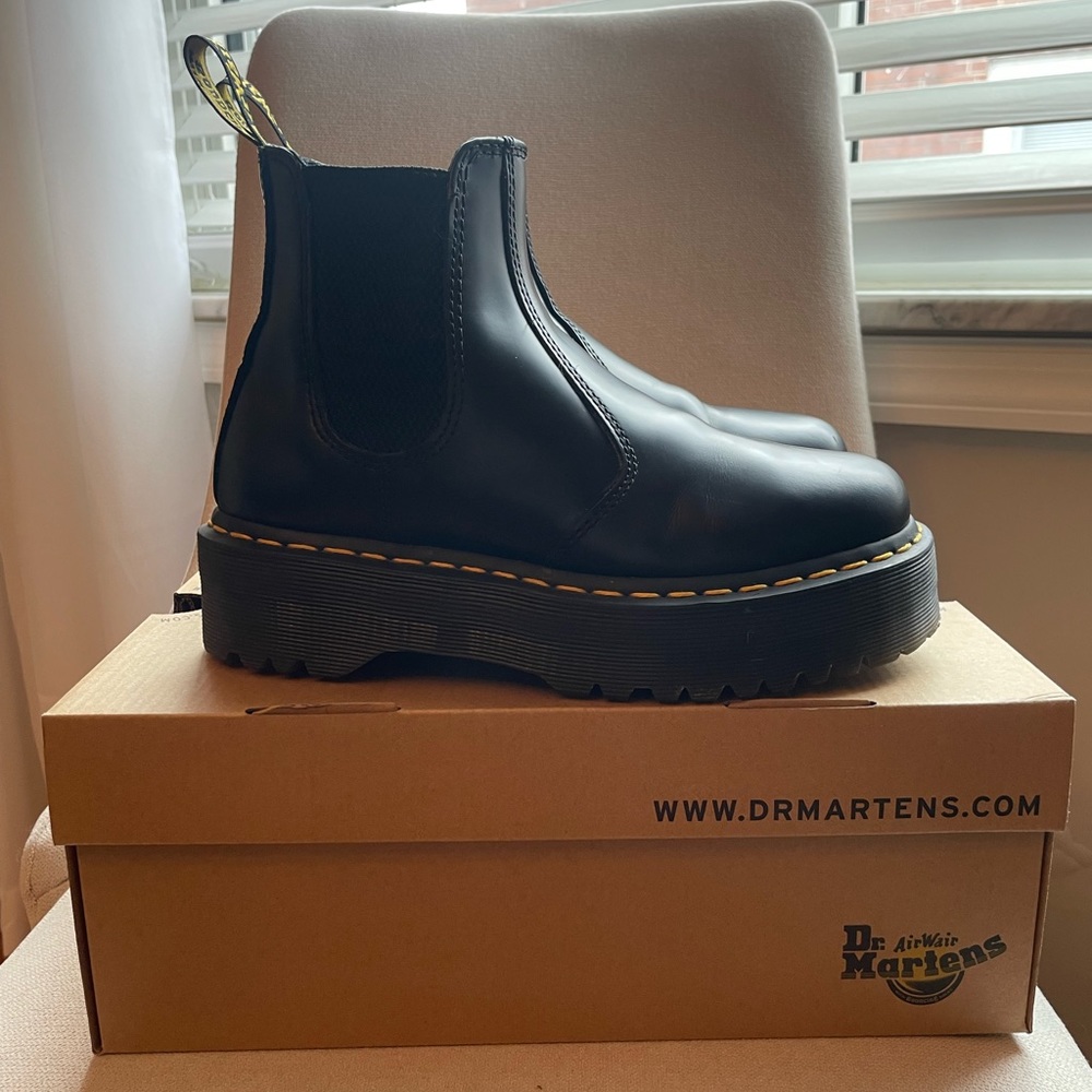 Doc Marten Chelsea 2976 QUAD SMOOTH LEATHER PLATFORM CHELSEA BOOTS